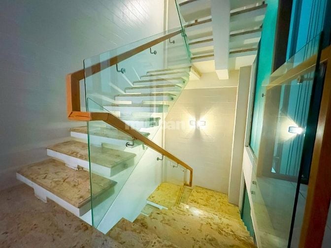 Bán căn biệt thự đẳng cấp MT chính p13, tân Bình dt 13x17m hầm 4 lầu