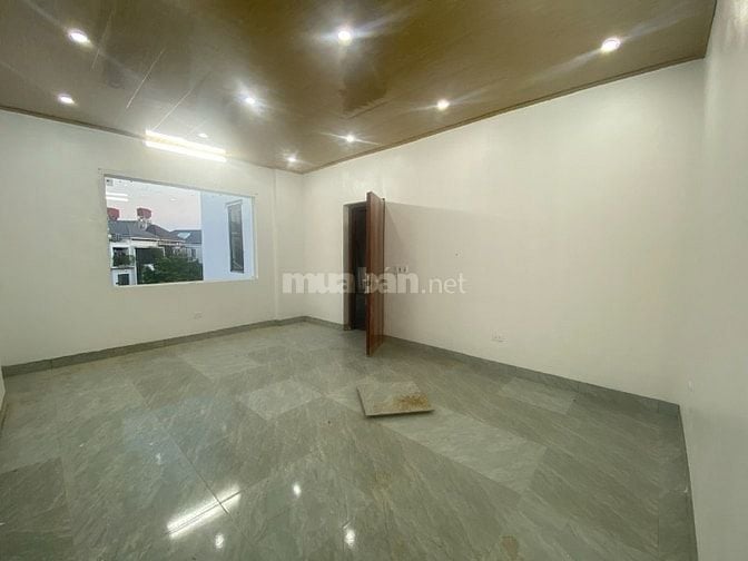 Cho thuê Biệt thự Nguyễn Xiển, 218m2,mặt tiền 10m