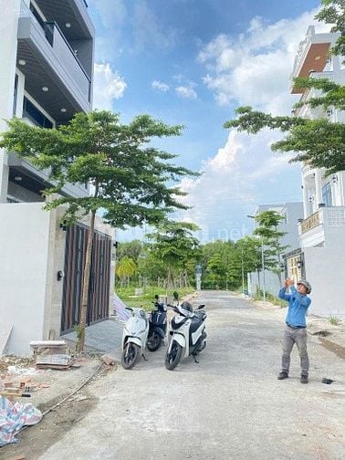 BÁN LỖ 80m2 trong KDC MỚi LÊ VĂN LƯƠNG, NHÀ BÈ đường 10m, SHR 