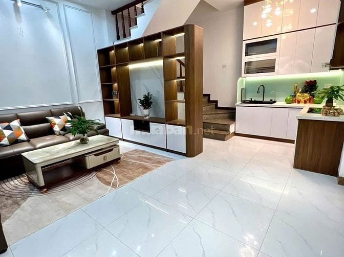 Bán Gấp Nhà 5 Tầng 60m², Mặt Tiền 4.1m, Đường 13.5m, Lê Trọng Tấn, 11 