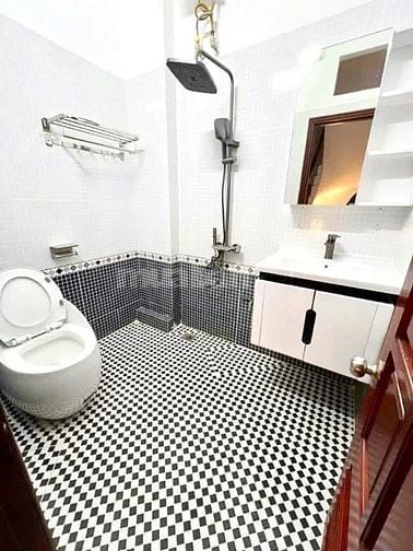 Bán Gấp Nhà 5 Tầng 60m², Mặt Tiền 4.1m, Đường 13.5m, Lê Trọng Tấn, 11 