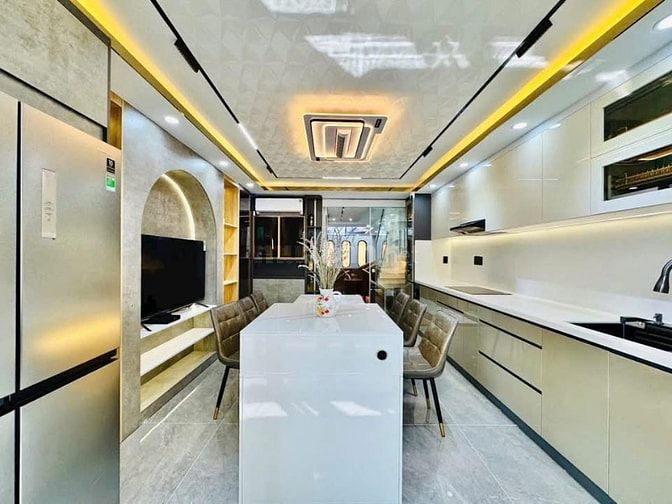 Đi nước ngoài định cư bán gấp nhà ở đường Lý Thường Kiệt, phường 14, q