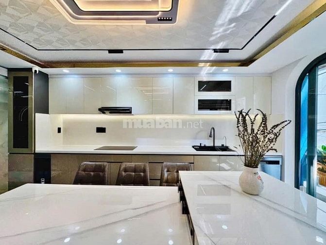 Đi nước ngoài định cư bán gấp nhà ở đường Lý Thường Kiệt, phường 14, q