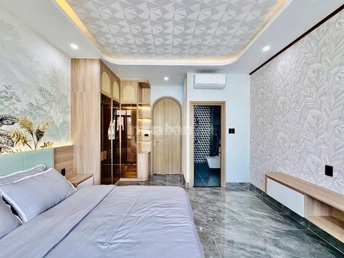 Đi nước ngoài định cư bán gấp nhà ở đường Lý Thường Kiệt, phường 14, q