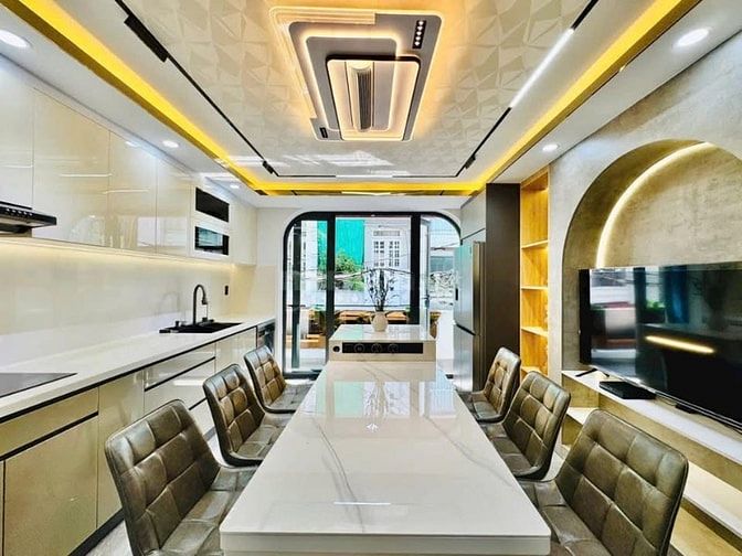 Đi nước ngoài định cư bán gấp nhà ở đường Lý Thường Kiệt, phường 14, q