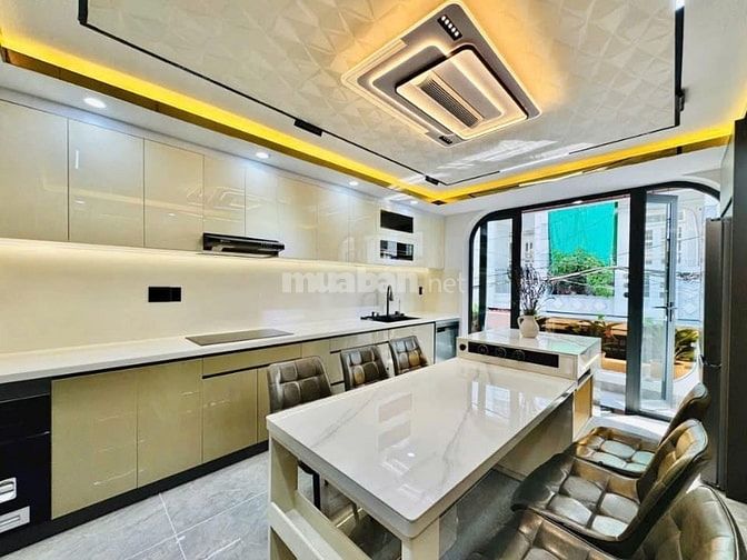 Đi nước ngoài định cư bán gấp nhà ở đường Lý Thường Kiệt, phường 14, q