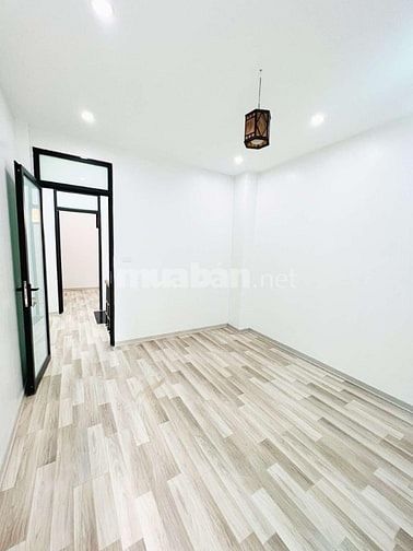 NHÀ ĐẸP GỐC ĐỀ Ô TÔ ĐỖ CỔNG-NHÀ MỚI KÍNH KOONG-42m 7,5 TỶ