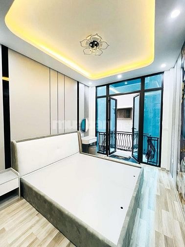 NHÀ ĐẸP GỐC ĐỀ Ô TÔ ĐỖ CỔNG-NHÀ MỚI KÍNH KOONG-42m 7,5 TỶ