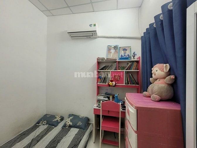 Bán nhà 3 tầng, gần kho B, giá rẻ, đẹp, gấy tờ hợp lệ. 1,45 tỷ