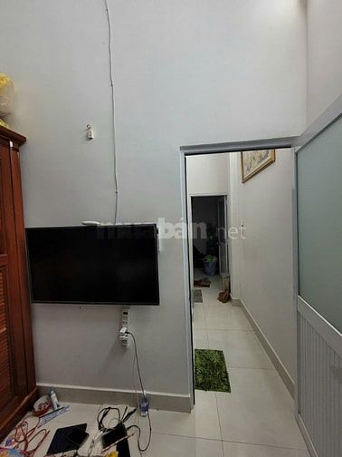 Bán nhà 3 tầng, gần kho B, giá rẻ, đẹp, gấy tờ hợp lệ. 1,45 tỷ