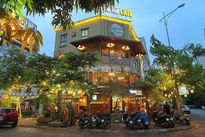 Sang nhượng quán cafe lô góc doanh thu tốt quận đống đa