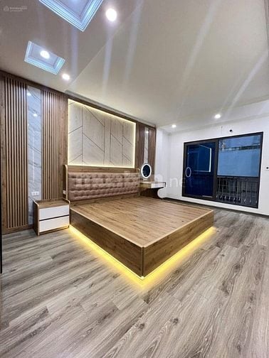 cần bán nhà ở  Huỳnh Thúc Kháng, Đống Đa 70m2 6 tầng thang máy