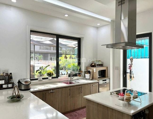 Bán nhà biệt thự quận 9  Mega Villa Khang Điền trục chính KD