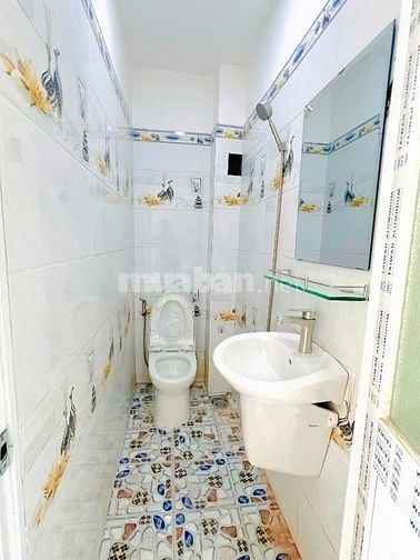 Bán nhà chính chủ, 3,2m x 9,5m nở hậu. 2PN, 2WC. Đường HT35, Quận 12.