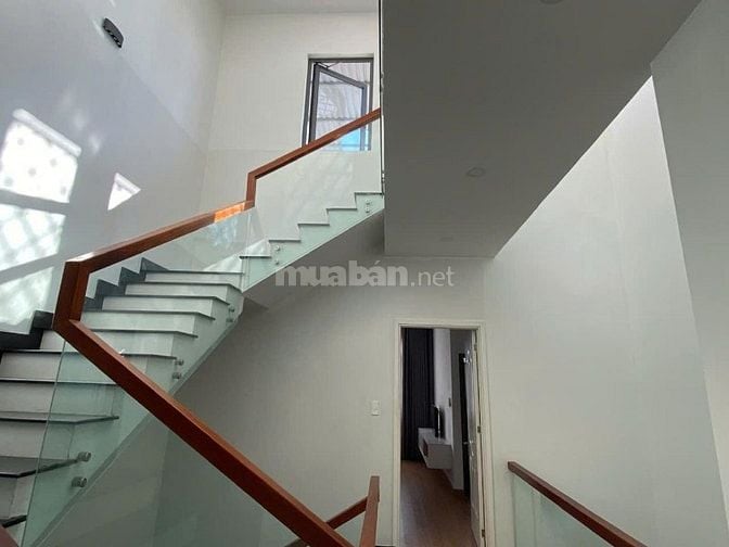 Hàng Hot Giá Sập: Bán Nhà Quận 9 Nhỉnh 14 Tỷ, Nhà 4 Tầng, 112m2