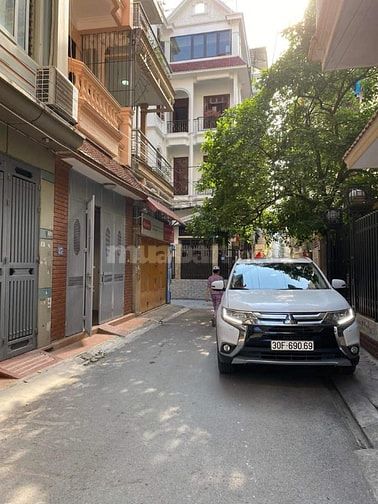 bán nhà trần quốc hoàn - ô tô tránh - DT: 79m2 - MT 6M - giá 24 tỷ