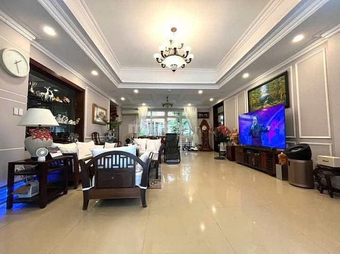 Biệt thự 1300m2, hồ bơi sân vườn cực rộng phường Bình Trưng Tây, Q2