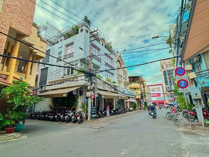 Bán căn góc 2 MT Đoàn Thị Điểm P.1 PN - 4.3x14m - 3 tầng - chỉ 17.5 tỷ