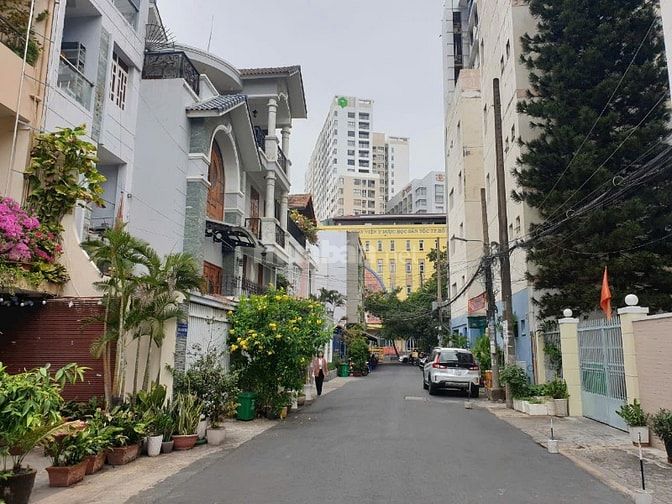 Bán nhà MTNB Hai Bà Trưng. P8.Q3. DT: 5.5*22m. Trệt 3 lầu. giá 31 tỷ.