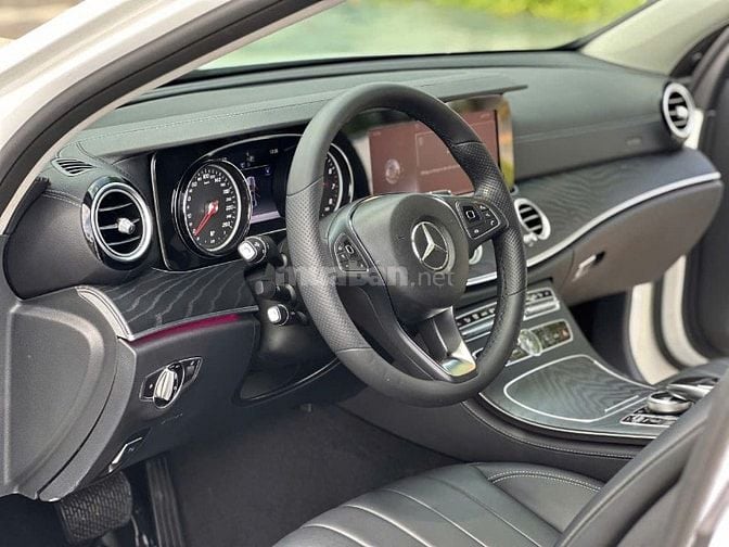 Mercedes Benz E250, sản xuất 2018 Model 2019, chạy 17.000km, hoàn hảo