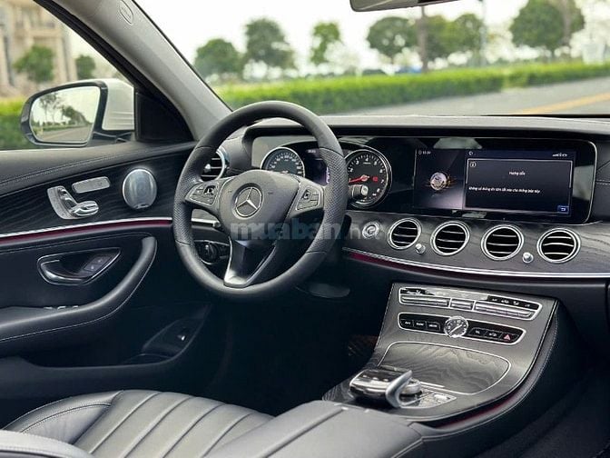 Mercedes Benz E250, sản xuất 2018 Model 2019, chạy 17.000km, hoàn hảo