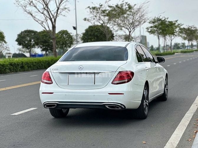 Mercedes Benz E250, sản xuất 2018 Model 2019, chạy 17.000km, hoàn hảo