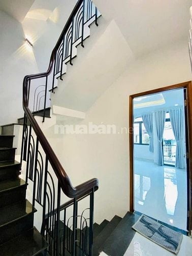 Bán nhà hẻm ô tô thoải mái, đường D2, phường 25, quận Bình Thạnh, SHR