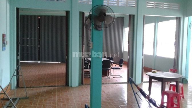 Thuê Kho Xưởng mặt tiền QL1A, dt ~2000m2 có bãi xe, Trạm điện 3 pha