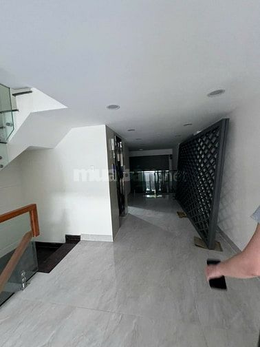 $iêu phẩm lửng 3 lầu Thang Máy 2 MTKD Chợ Lớn, F. 11, Quận 6    