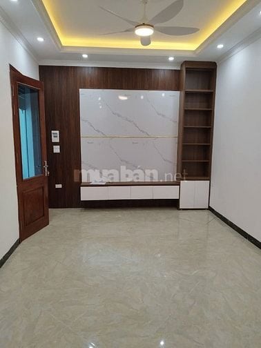 Hào Nam 33m², 40m² tầng 1, 6 tầng, 4.2m mặt tiên, 8 tỷ Đống đa.