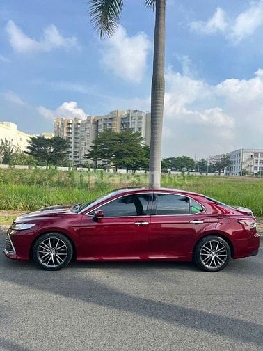 BÁN XE CAMRY 2.0Q CAO CẤP 2022 MÀU ĐỎ