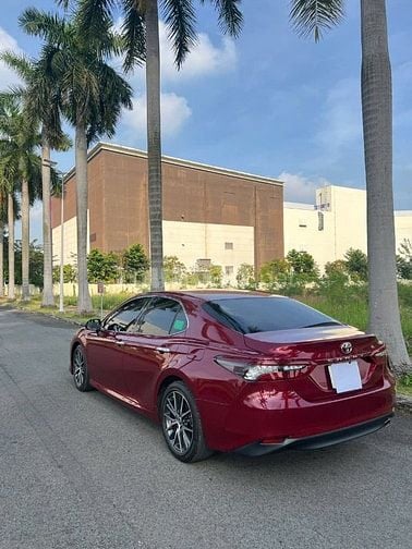 BÁN XE CAMRY 2.0Q CAO CẤP 2022 MÀU ĐỎ