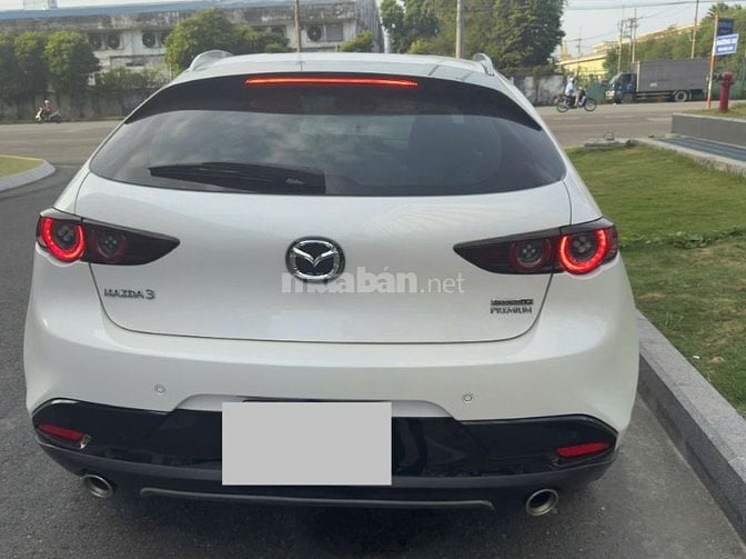 Bán xe Mazda 3 Premium 2023 Màu trắng, kiểu hatchback thể thao