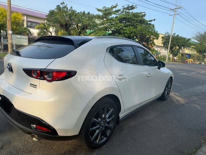 Bán xe Mazda 3 Premium 2023 Màu trắng, kiểu hatchback thể thao