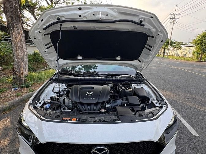 Bán xe Mazda 3 Premium 2023 Màu trắng, kiểu hatchback thể thao