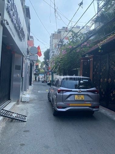 Nhà hẻm xe hơi tới nhà lê văn sỹ q3 , 5,2x10m ( 50m2) trệt lầu 8,9tytl