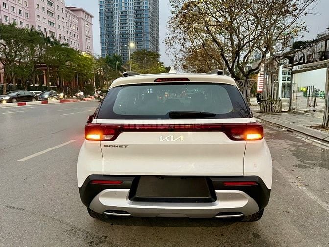 KIA SONET, AT Deluxe Màu Trắng,5 chỗ, Giá 485 tr