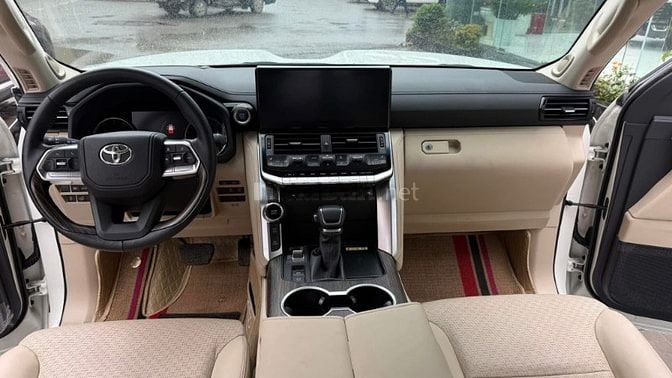 Bán Land Cruiser LC300 sản xuất 2024 siêu lướt, tên công ty.