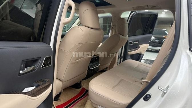 Bán Land Cruiser LC300 sản xuất 2024 siêu lướt, tên công ty.