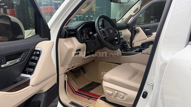 Bán Land Cruiser LC300 sản xuất 2024 siêu lướt, tên công ty.