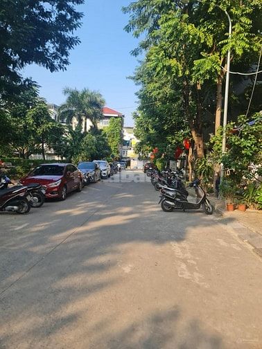 BÁN NHÀ HOÀNG CẦU 42M² – PHÂN LÔ – Ô TÔ ĐỖ CỬA – CÁCH Ô TÔ TRÁNH 10M –