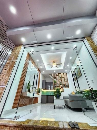 NHÀ VỊ TRÍ CỰC ĐẸP, ĐỊNH CÔNG THƯỢNG Ô TÔ ĐỖ CỔNG 40Mx6T GIÁ HƠN 6TY