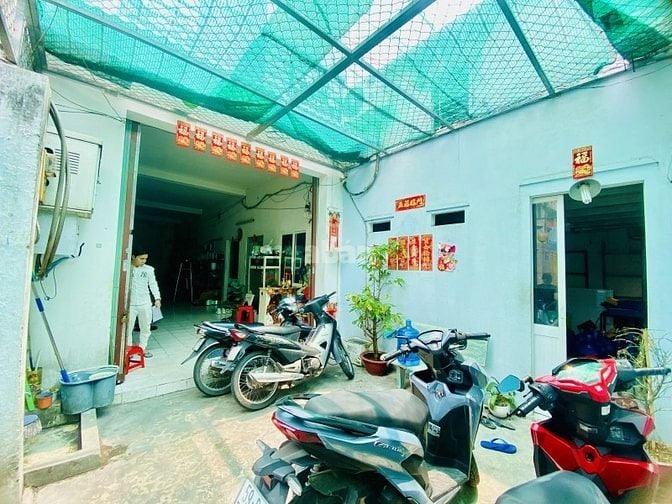 ( Siêu rẻ )Bán nhà đường Âu Cơ, 165m2, 2 lầu, hẻm xe hơi, chỉ 11.2 tỷ.