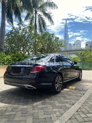 Cần bán xe MERCEDES E200 (2020) - màu Đen, bảo dưỡng đầy đủ định kỳ