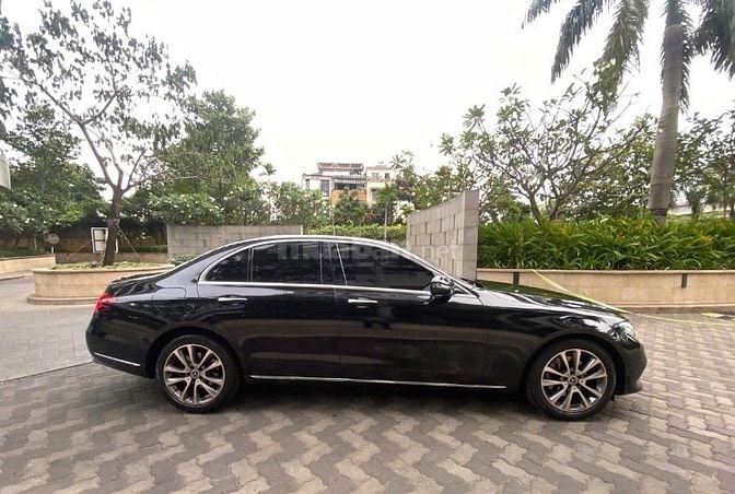 Cần bán xe MERCEDES E200 (2020) - màu Đen, bảo dưỡng đầy đủ định kỳ