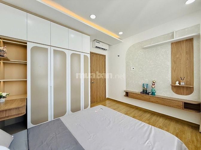 Vị trí trung tâm, giữa 2 trục đường chính :Lê Quang Định+Nơ Trang Long