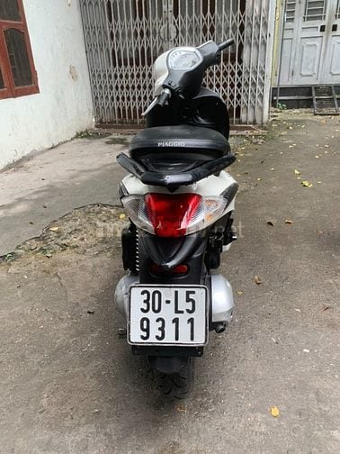 Cần bán xe Piaggio Liberty 125cc màu trắng, xe cực đẹp