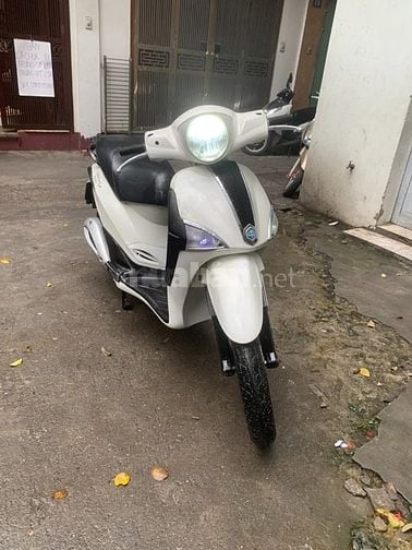 Cần bán xe Piaggio Liberty 125cc màu trắng, xe cực đẹp