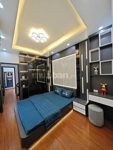 BÁN NHÀ PHÂN LÔ - CẦU GIẤY - 4 tầng - 50m2, 7,x tỷ