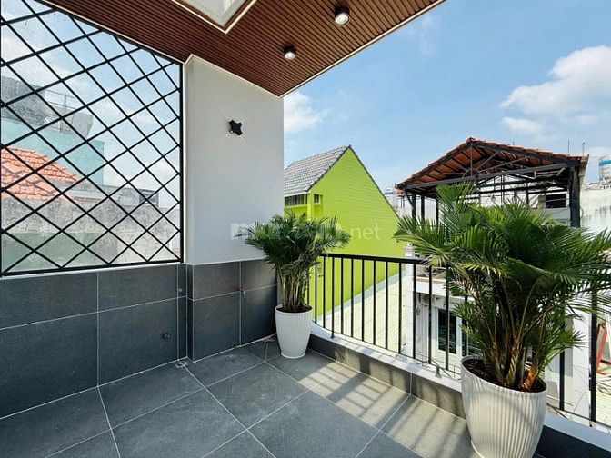 Nhà trệt + 2 Lầu tuyệt đẹp CAO CẤP, hẻm xe hơi sau lưng MT Đường Số 9,